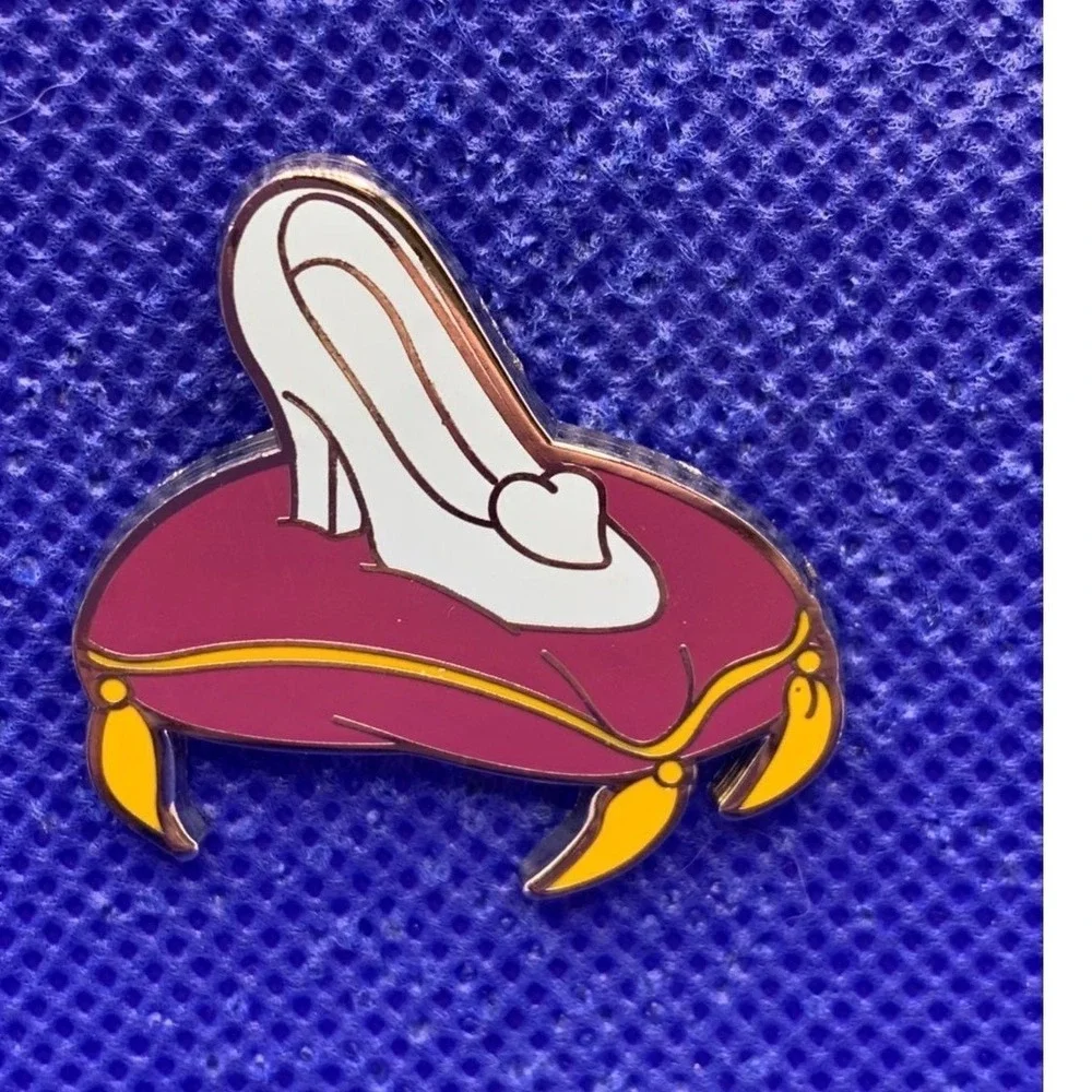 2017 Cinderella Glass slipper disney pin princess icons shoe cushion